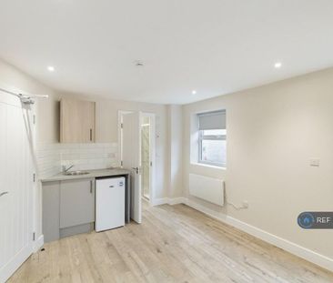 Studio to rent - Photo 6