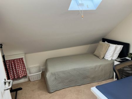 Room 2, Willowbrook, Great George Street, Godalming GU7 1EE - Photo 4