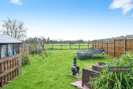 2 bedroom semi-detached house to rent - Photo 4