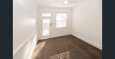 ART DECO ONE BEDROOM APARTMENT - Photo 2