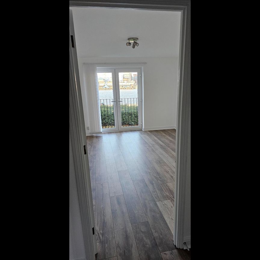 2 Bed Flat, Redding House, SE18 - Photo 1