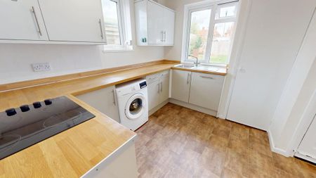 3 bedroom semi-detached house to rent - Photo 5