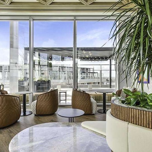 Stunning 3-Bedroom Flat with Amenities, Pet-Friendly, and Close to Battersea Power Station - Photo 1