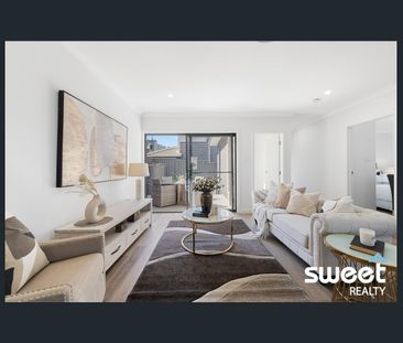 Exceptional New 5 Bedroom Home !! - Photo 1