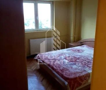 Apartament cu 2 camere,decomandat,in zona Intim. - Fotografie 1