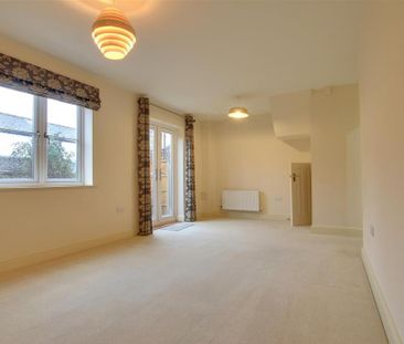 3 bedroom end of terrace house to rent - Photo 2