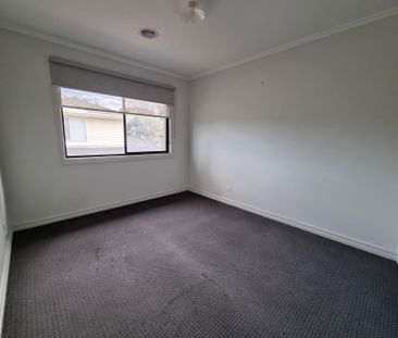 3 Bedroom Home Only around the Corner from Monash University... - Photo 6