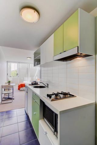 Medium Studio with Balcony - Photo 4