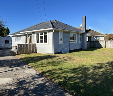 Four Bedroom Home + 2 bedroom sleepout/ensuite - Photo 1