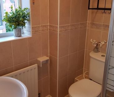 1 bedroom in a house share to rent - Photo 4