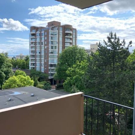 QUIET South / West 7th floor bachelor - Kerrisdale - Photo 1