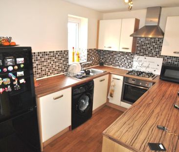 2 bedroom flat to rent - Photo 2