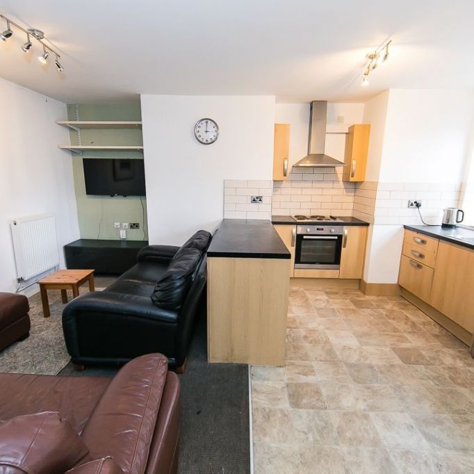 Brudenell View, Hyde Park, Leeds - Photo 1