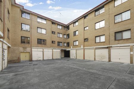 Modern 2-Bed Unit - Photo 5