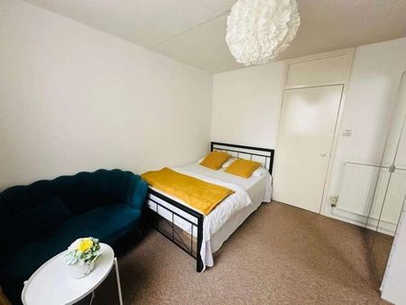 Room in a Shared Flat, Tomlins Orchard, IG11 - Photo 5
