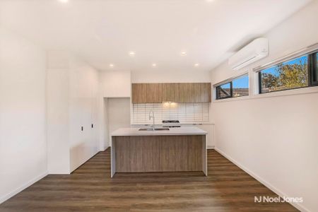 4/6 Esther Crescent, MOOROOLBARK - Photo 4