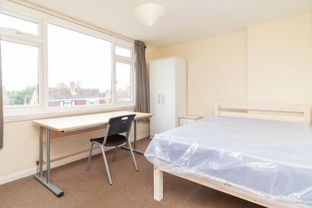 3 bedroom semi-detached house to rent - Photo 4