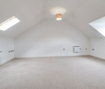 A 1 Bedroom Flat in Leckhampton GL50 2DP - Photo 2