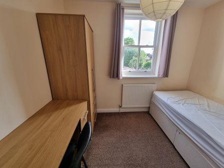 3 Bed Student Accommodation - Photo 4