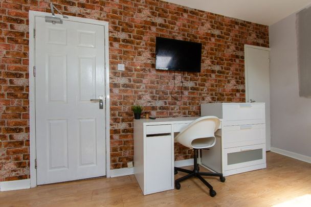 3 Bed Flat, Far Gosford Street, CV1 - Photo 1