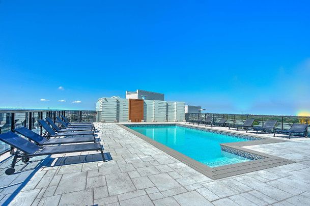 7407 rue Mountain-Sights, Montréal, QC - Photo 1