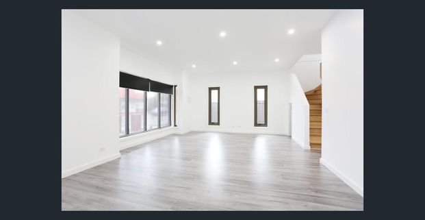 Modern Townhouse in a Prime Alphington Location - Photo 1