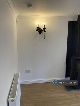 4 bedroom detached house to rent - Photo 1