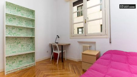 Twin Beds in 9 rooms for rent in the Madrid city center - Foto 2
