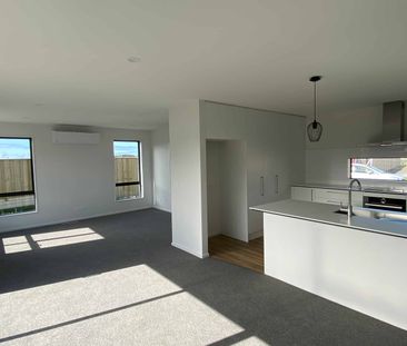 3 Bedroom Home in Ravenswood - 6 Months Rental - Photo 3