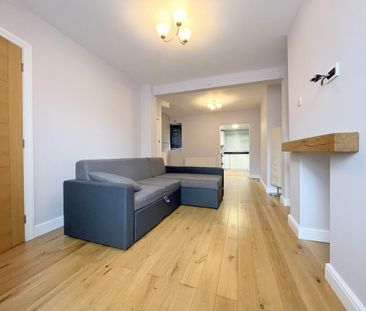 Semi Detached House - Photo 2