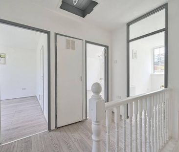 3 bedroom end of terrace house to rent - Photo 2