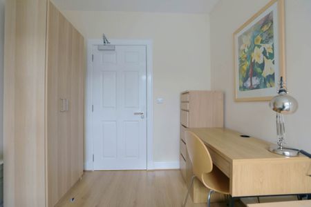 3200L - Infirmary Street, Edinburgh, EH1 1LT - Photo 2