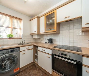 Manor Way, Croxley Green - Photo 2