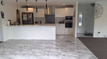 Modern Family Home - Photo 5