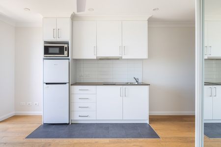 10/130 Campbell Parade, Bondi Beach NSW 2026 - Studio For Rent | Domain - Photo 3