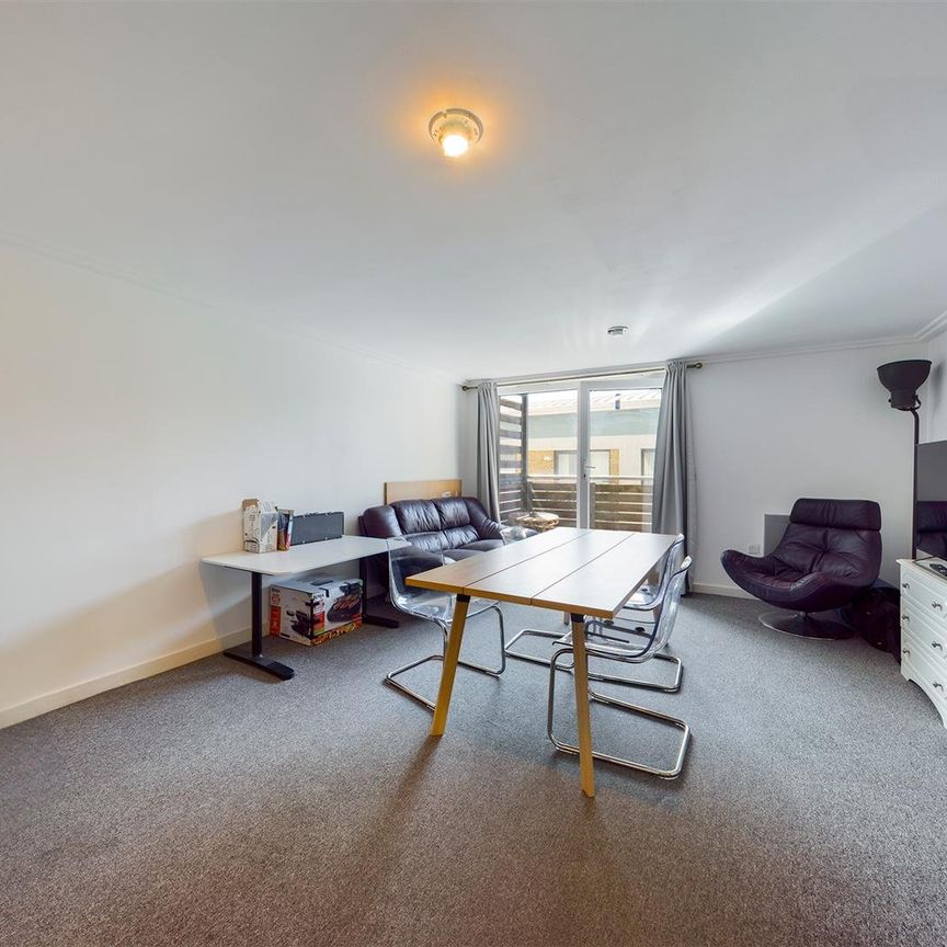 3 bedroom apartment to rent - Photo 1