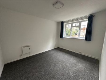 Connaught Road, Fleet, Hampshire, GU51 - Photo 3