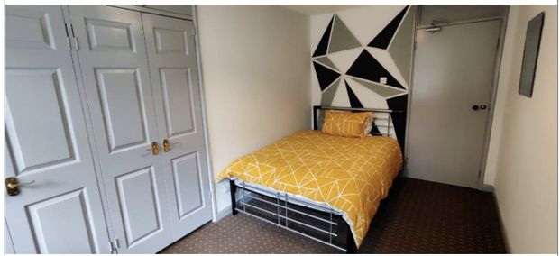 Room in a Shared Flat, Carlton Road, M16 - Photo 1
