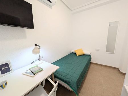 Carrer de Joaquín Costa, Burjassot, Valencian Community 46100 - Photo 3