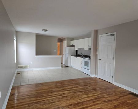 108 Albro Lake - Lovely 1 Bedroom, 1 Bath apartment in Dartmouth! - Photo 3