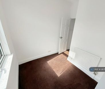 3 bedroom terraced house to rent - Photo 6