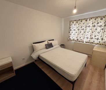 Price £1,000 pcm - Available Now - Unfurnished - Photo 5