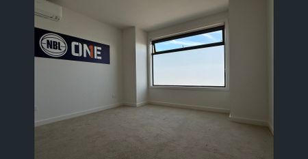 Beautiful Triple-Level Townhouse – Prime Location! - Photo 2