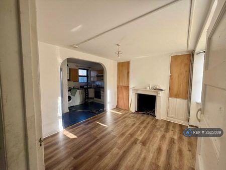 3 bedroom end of terrace house to rent - Photo 2