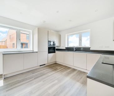 4 bedroom detached house to rent - Photo 4