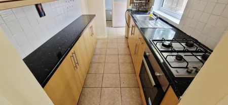 3 bedroom terraced house to rent - Photo 4