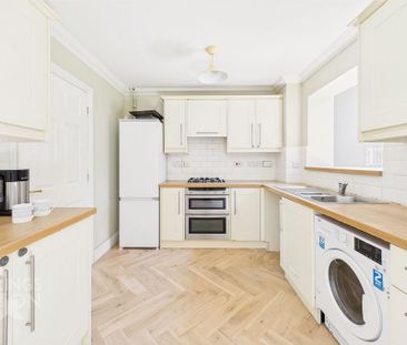 3 bedroom semi-detached house to rent - Photo 6