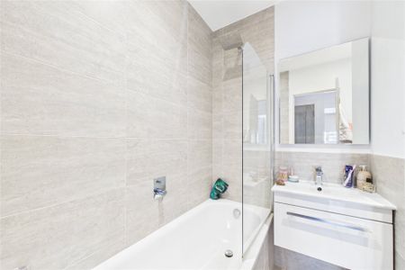 2 bedroom Flat in High Street, Maidenhead - Photo 4