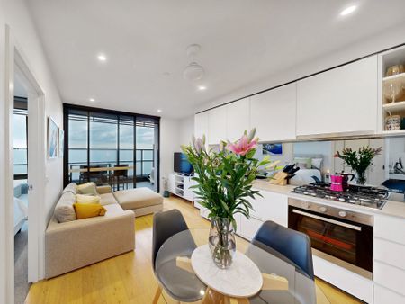 Third Floor Apartment with Private Terrace - Photo 2