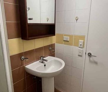 A studio in the University Heartland - Photo 5